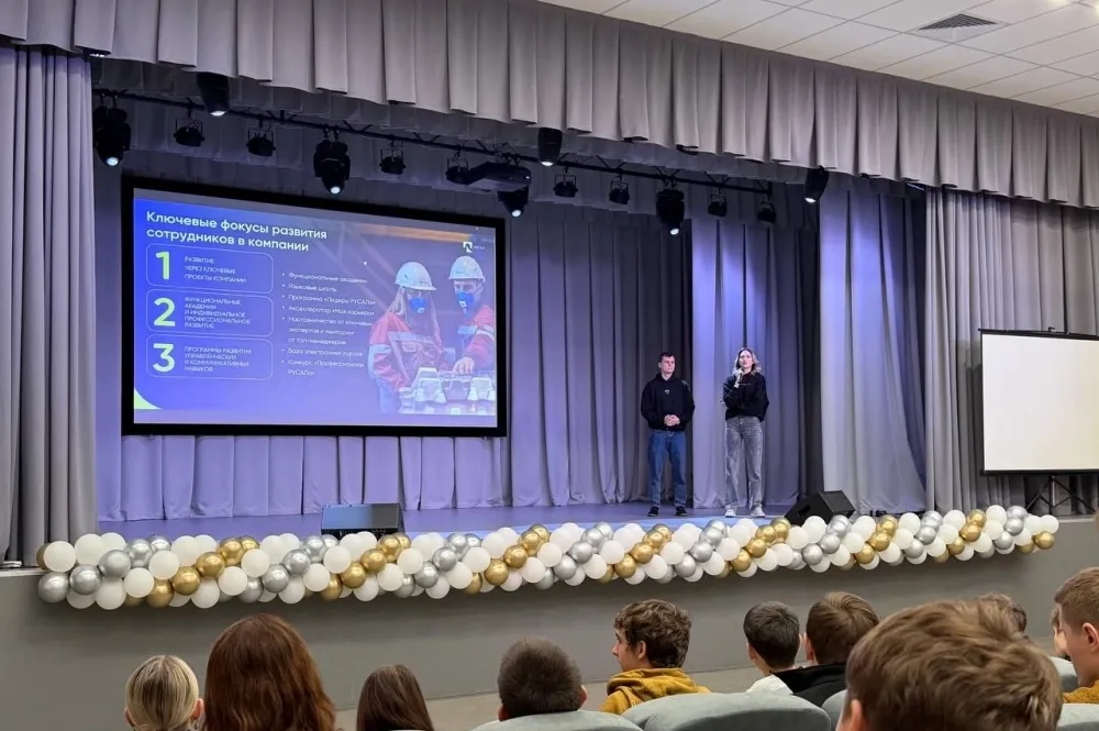 Школьникам Красноярска рассказали о работе металлургов на днях открытых дверей
