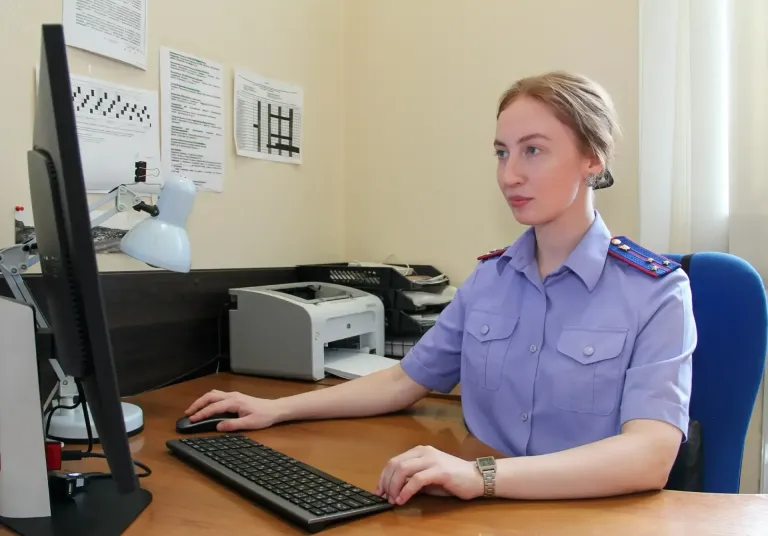 В Красноярске в сквере умер 13-летний подросток