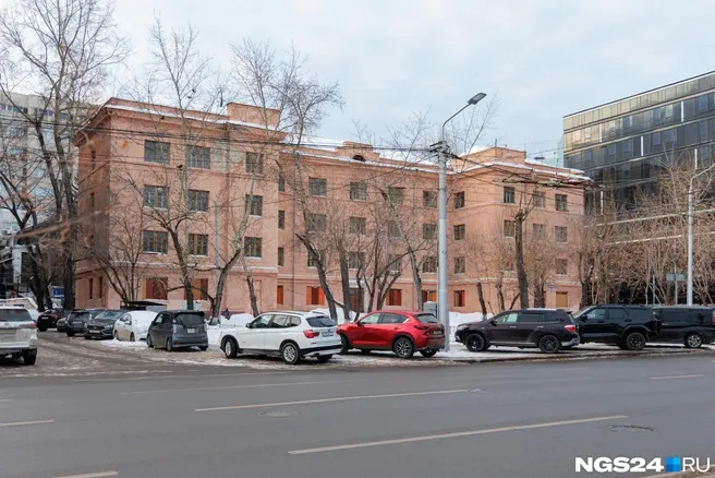 В Красноярске продают заброшенное общежитие педуниверситета