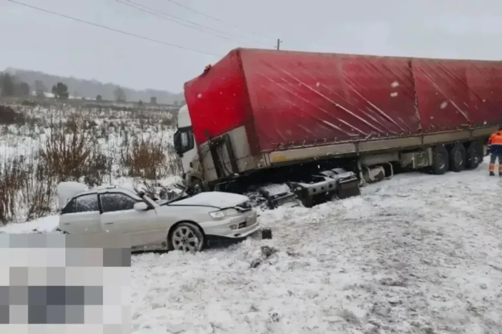 Под Ачинском в лобовом ДТП с фурой погибли двое мужчин