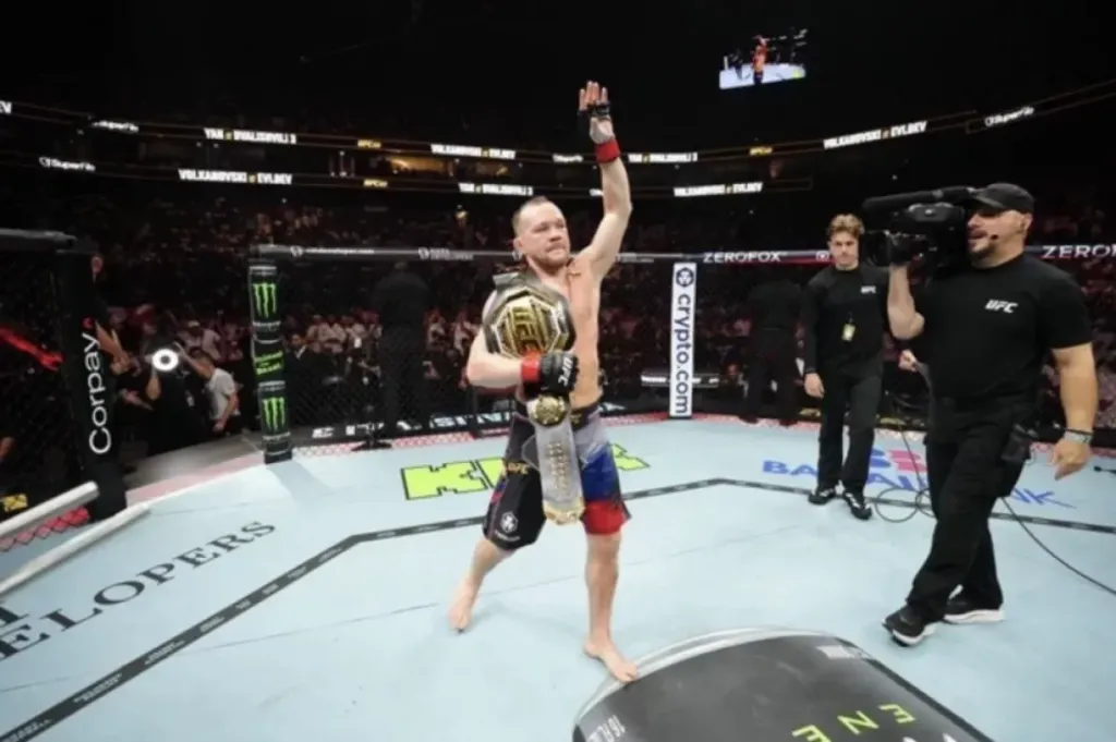 Уроженец Красноярского края Пётр Ян защитил титул чемпиона UFC