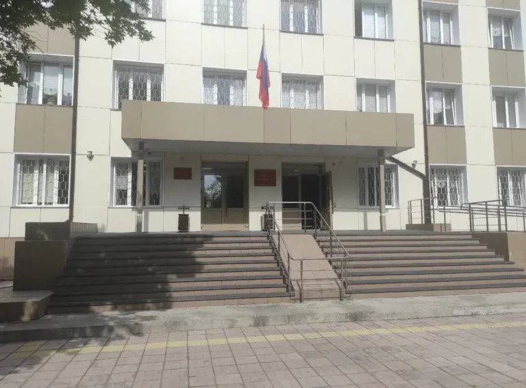 В Ачинске судебного пристава будут судить за взятку