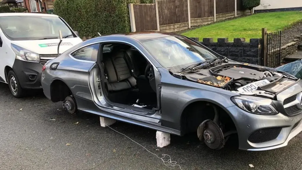 Суд передал Красноярску брошенный разобранный Mercedes-Benz