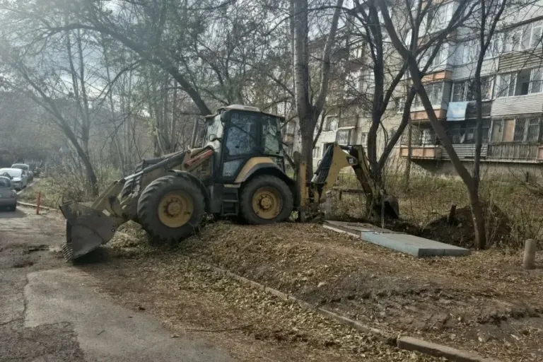 В Красноярске засыпают три аварийных овощехранилища на Гусарова