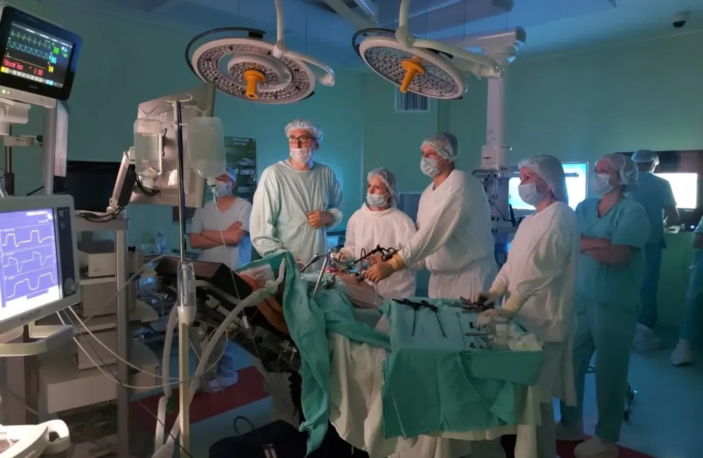 Красноярские хирурги провели уникальную операцию беременной с опухолью